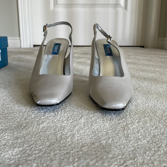 Y2K silver Satin Sling back Pumps - Picture 3 of 13